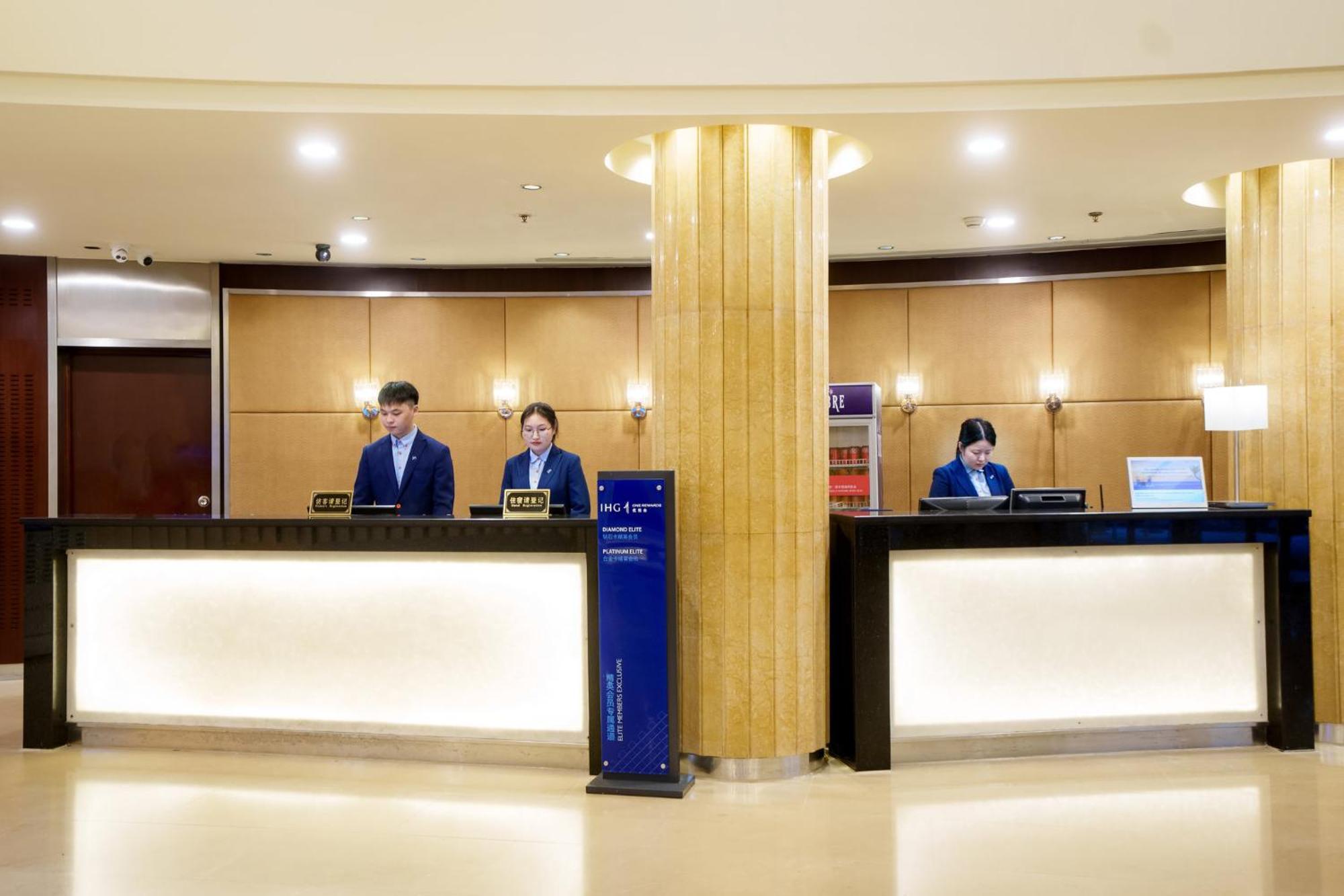 Holiday Inn Express Shanghai Putuo, An Ihg Hotel Екстер'єр фото