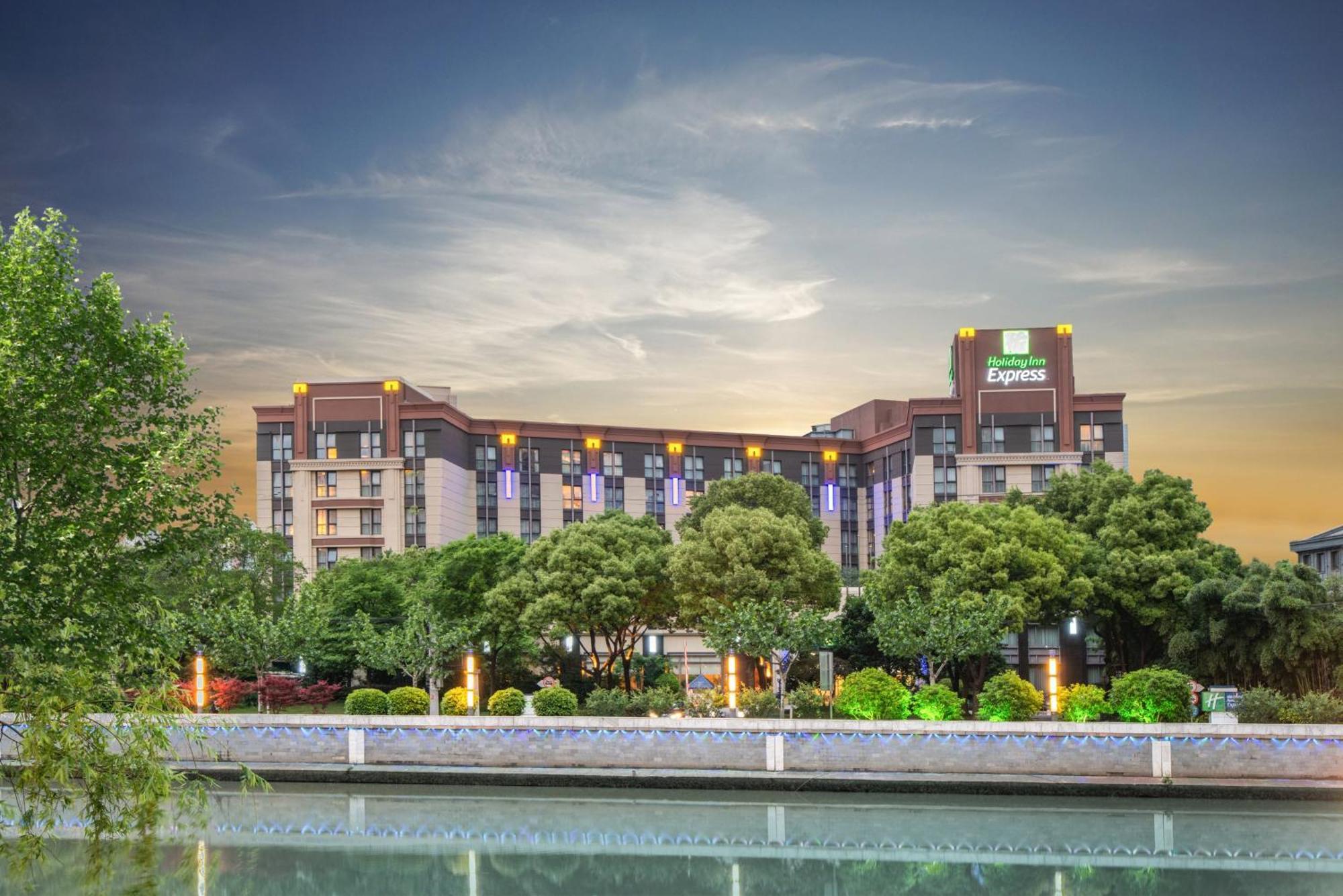 Holiday Inn Express Shanghai Putuo, An Ihg Hotel Екстер'єр фото